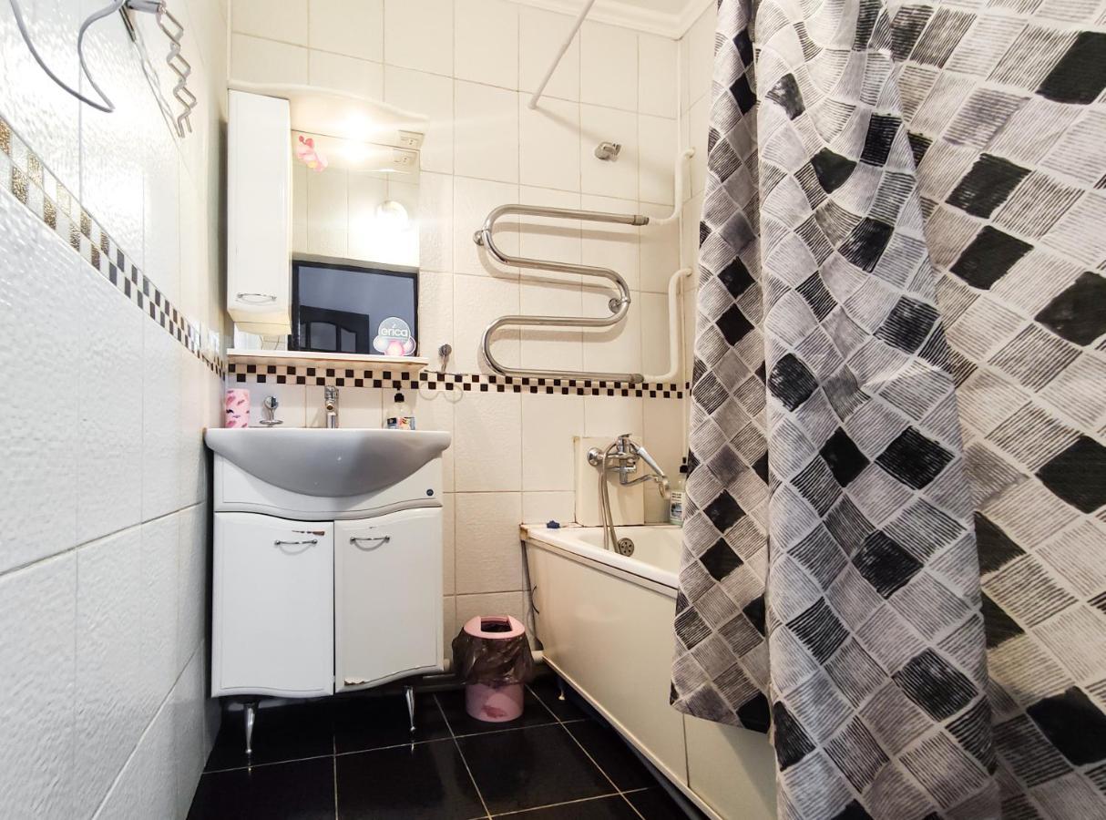 Nadezhda Apartments On Abylay Khan Ave 121 อัลมาตี ภายนอก รูปภาพ